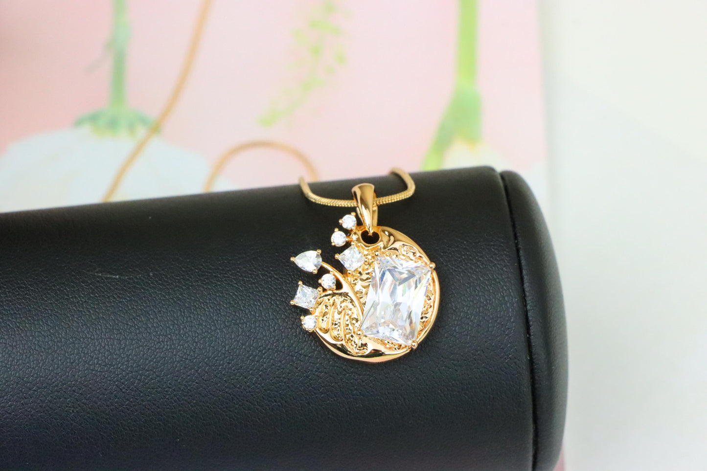 Elegant Round Rose Gold Pendant with Sparkling Crystal Accents, XPPT1284 (2128-10)