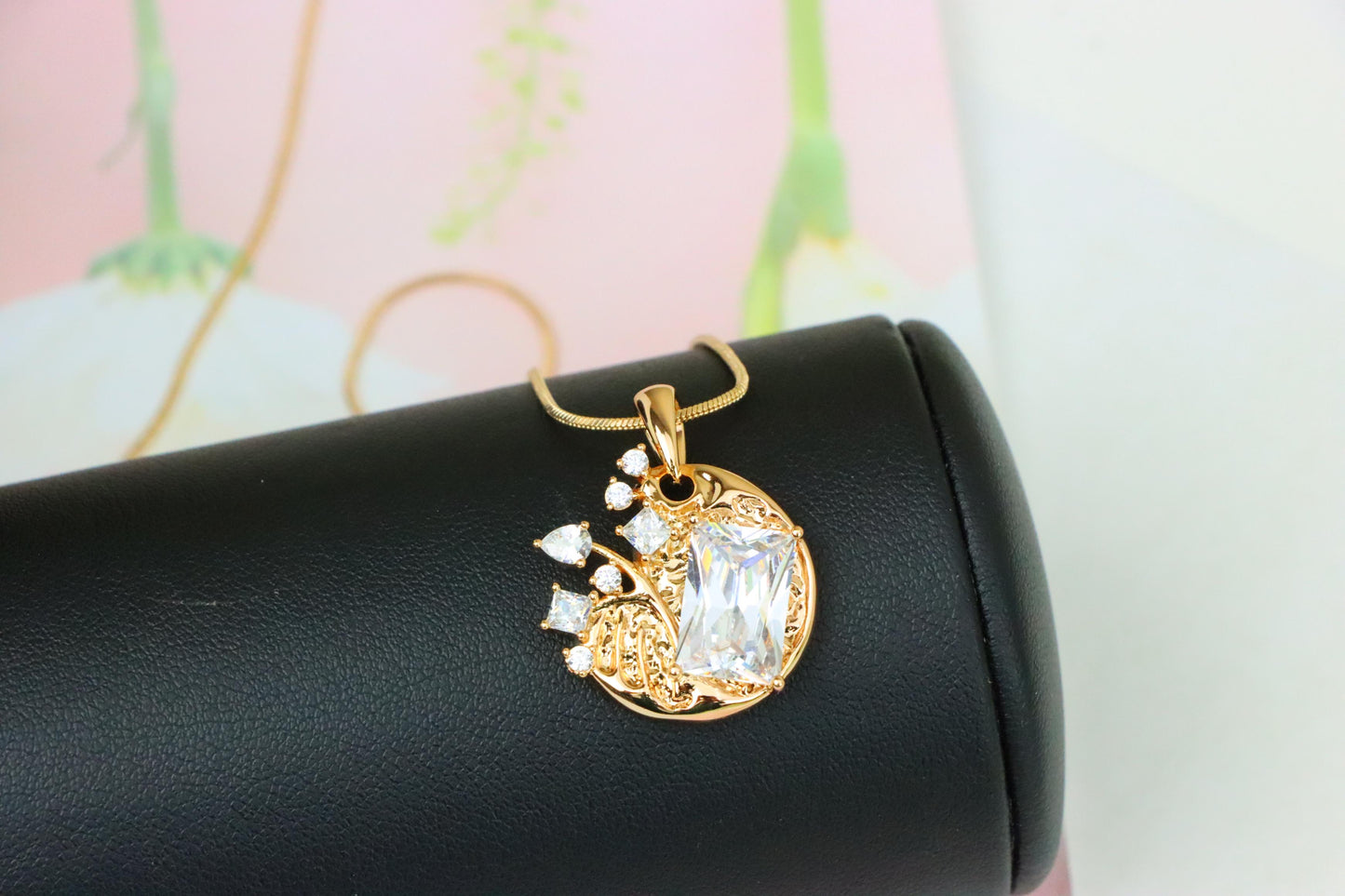 Elegant Round Rose Gold Pendant with Sparkling Crystal Accents, XPPT1284 (2128-10)