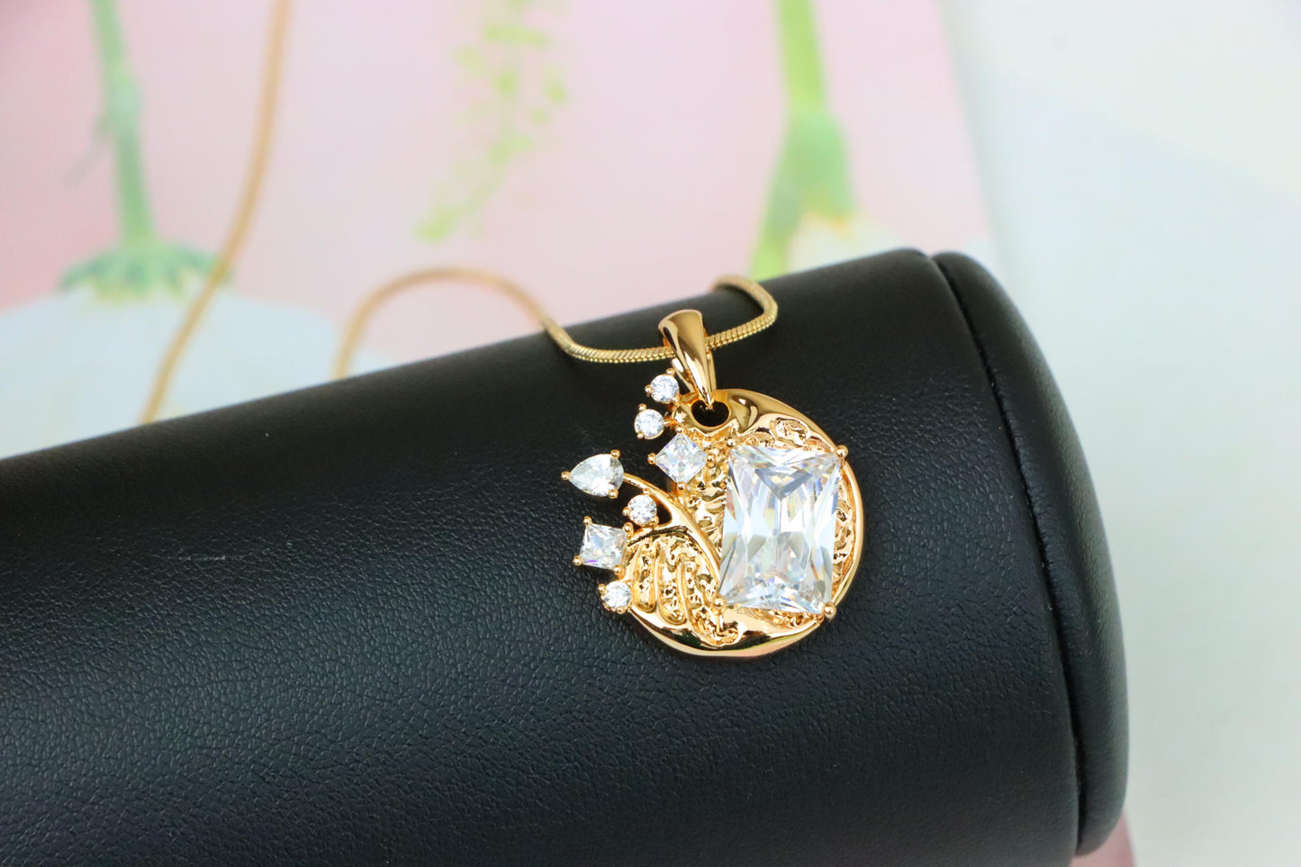 Elegant Round Rose Gold Pendant with Sparkling Crystal Accents, XPPT1284 (2128-10)