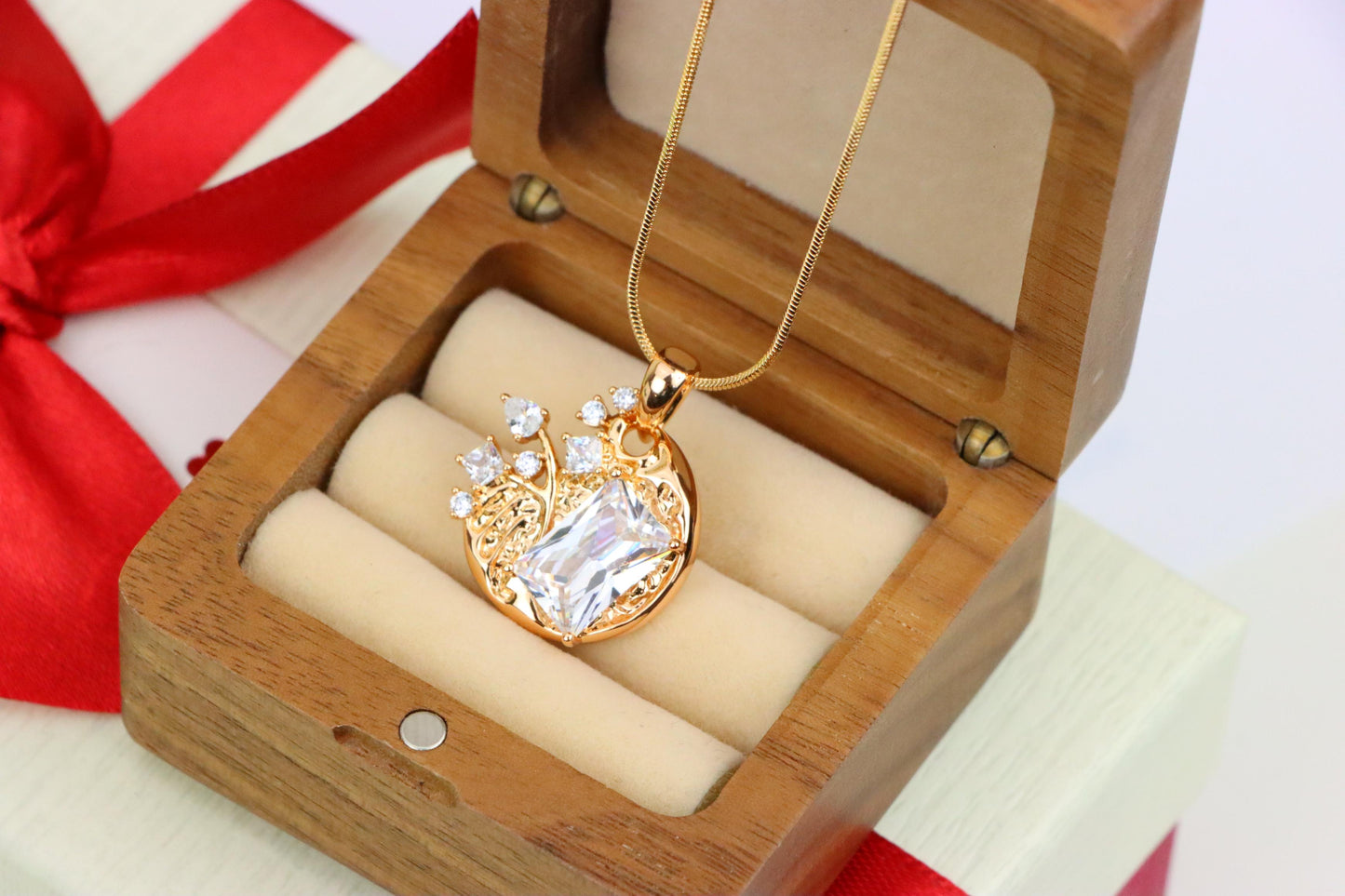 Elegant Round Rose Gold Pendant with Sparkling Crystal Accents, XPPT1284 (2128-10)