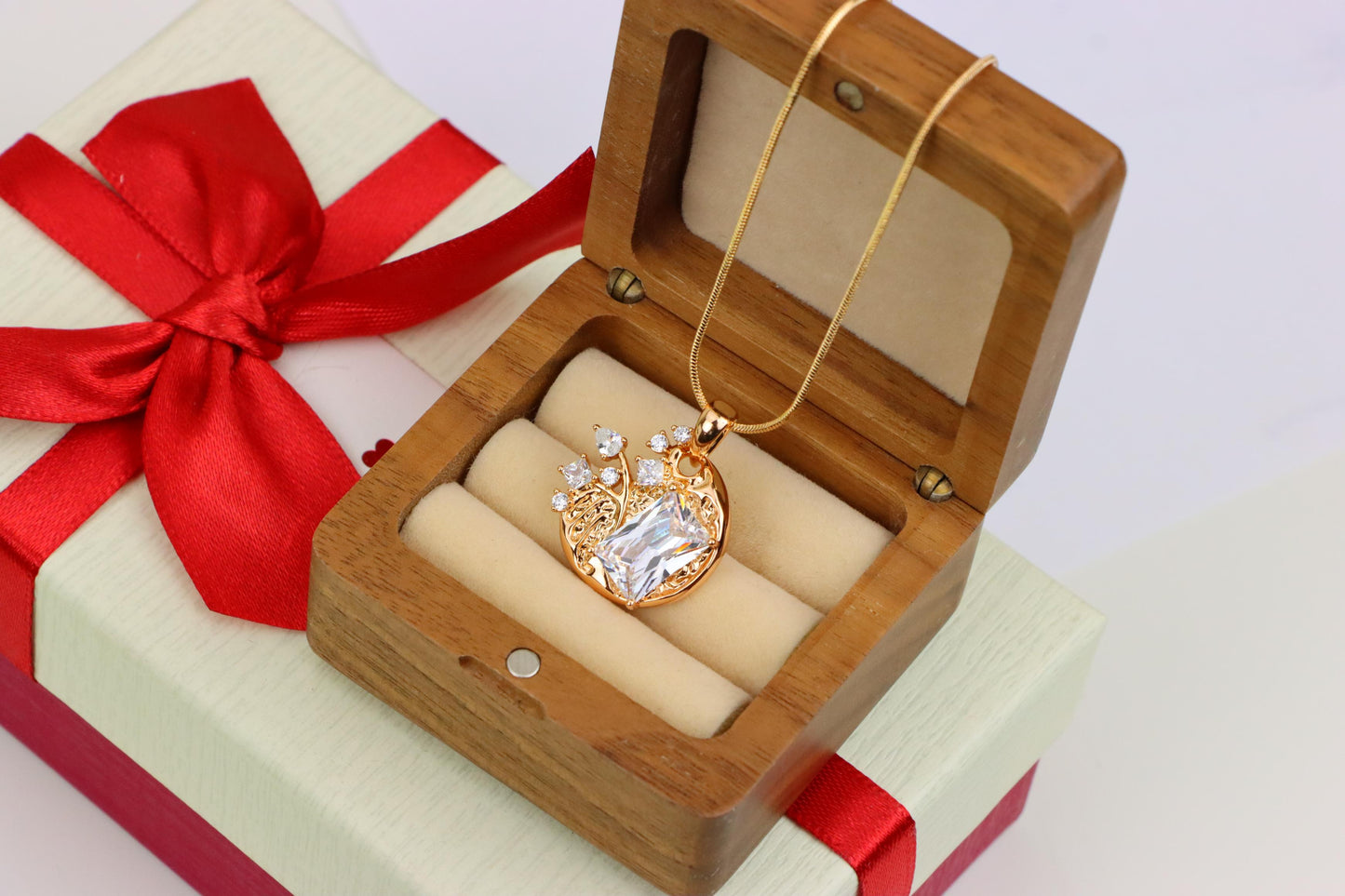 Elegant Round Rose Gold Pendant with Sparkling Crystal Accents, XPPT1284 (2128-10)