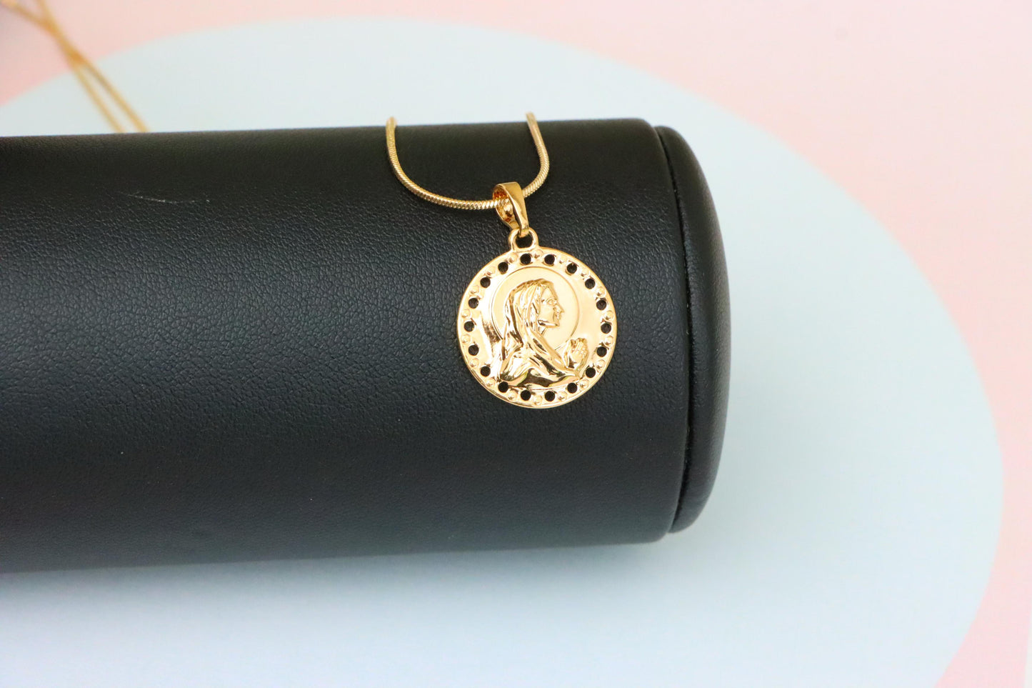 Round Rose Gold Religious Pendant with Praying Figure Design, XPPT1743 (2151-5)