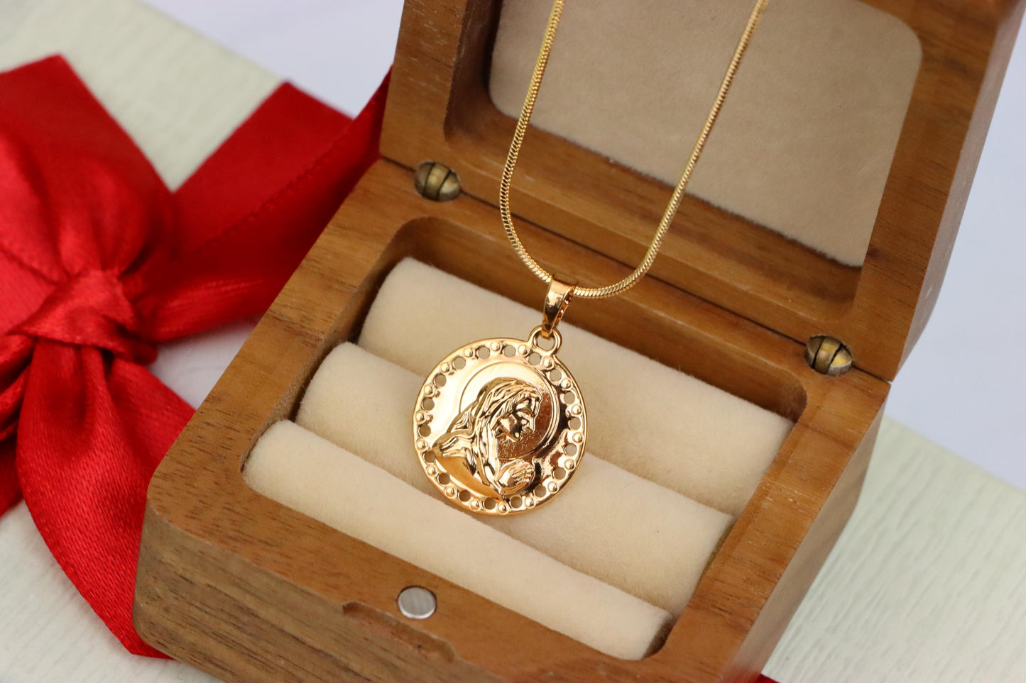 Round Rose Gold Religious Pendant with Praying Figure Design, XPPT1743 (2151-5)