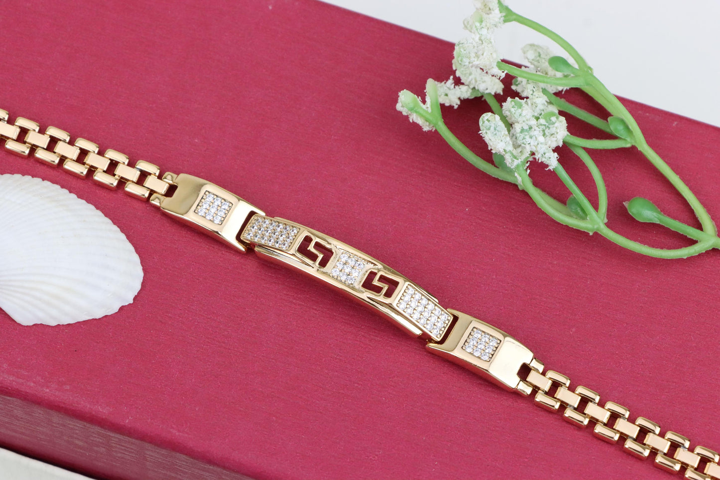 Elegant Rose Gold Bracelet with Geometric Crystal Accents, XPBL0970 (2097-9)