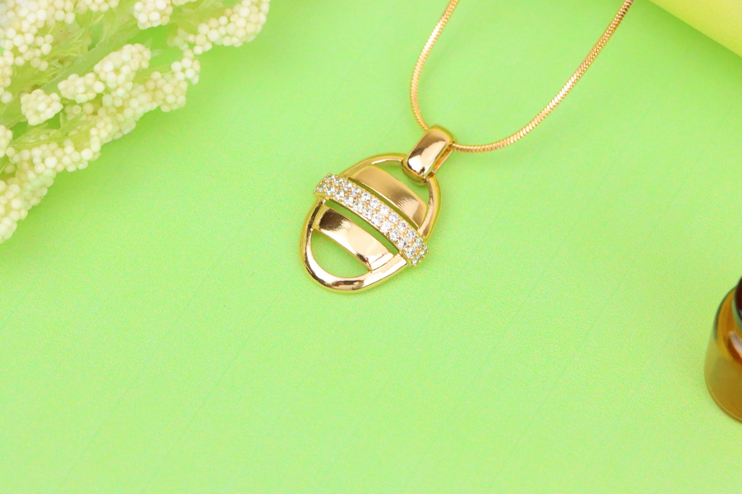 Rose Gold Oval Pendant with Crystal Accent Stripe – Elegant Design, XPPT1296 (2130-2)