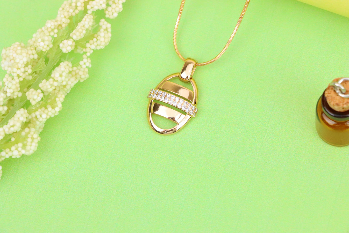 Rose Gold Oval Pendant with Crystal Accent Stripe – Elegant Design, XPPT1296 (2130-2)