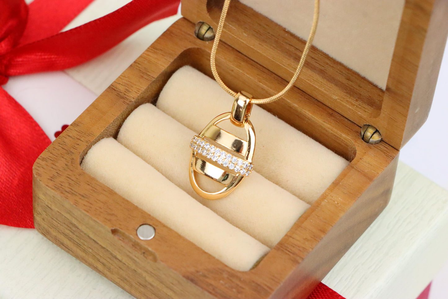 Rose Gold Oval Pendant with Crystal Accent Stripe – Elegant Design, XPPT1296 (2130-2)