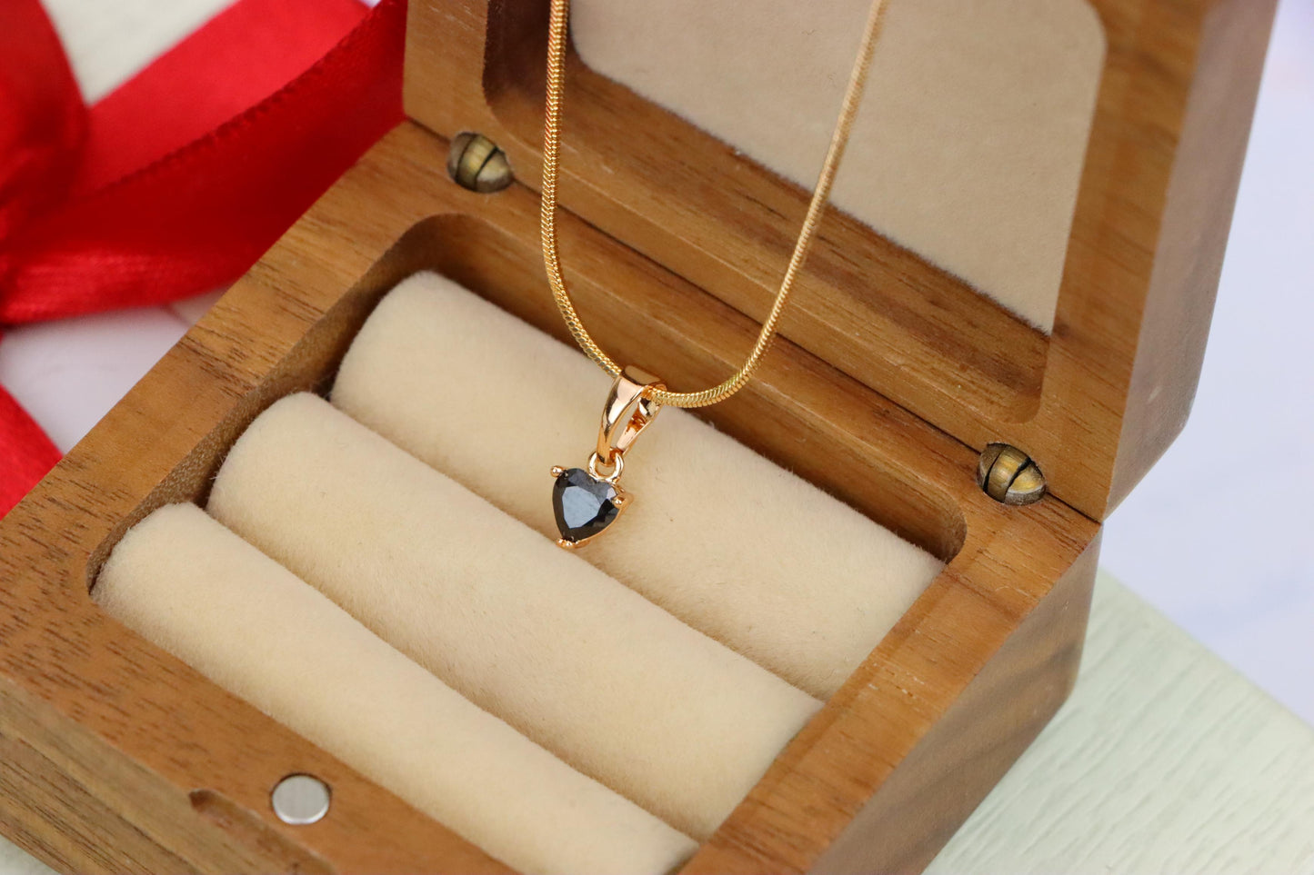 Mini Heart-Shaped Black Pendant in Gold Plated Brass, XPPT1303 (2130-8)