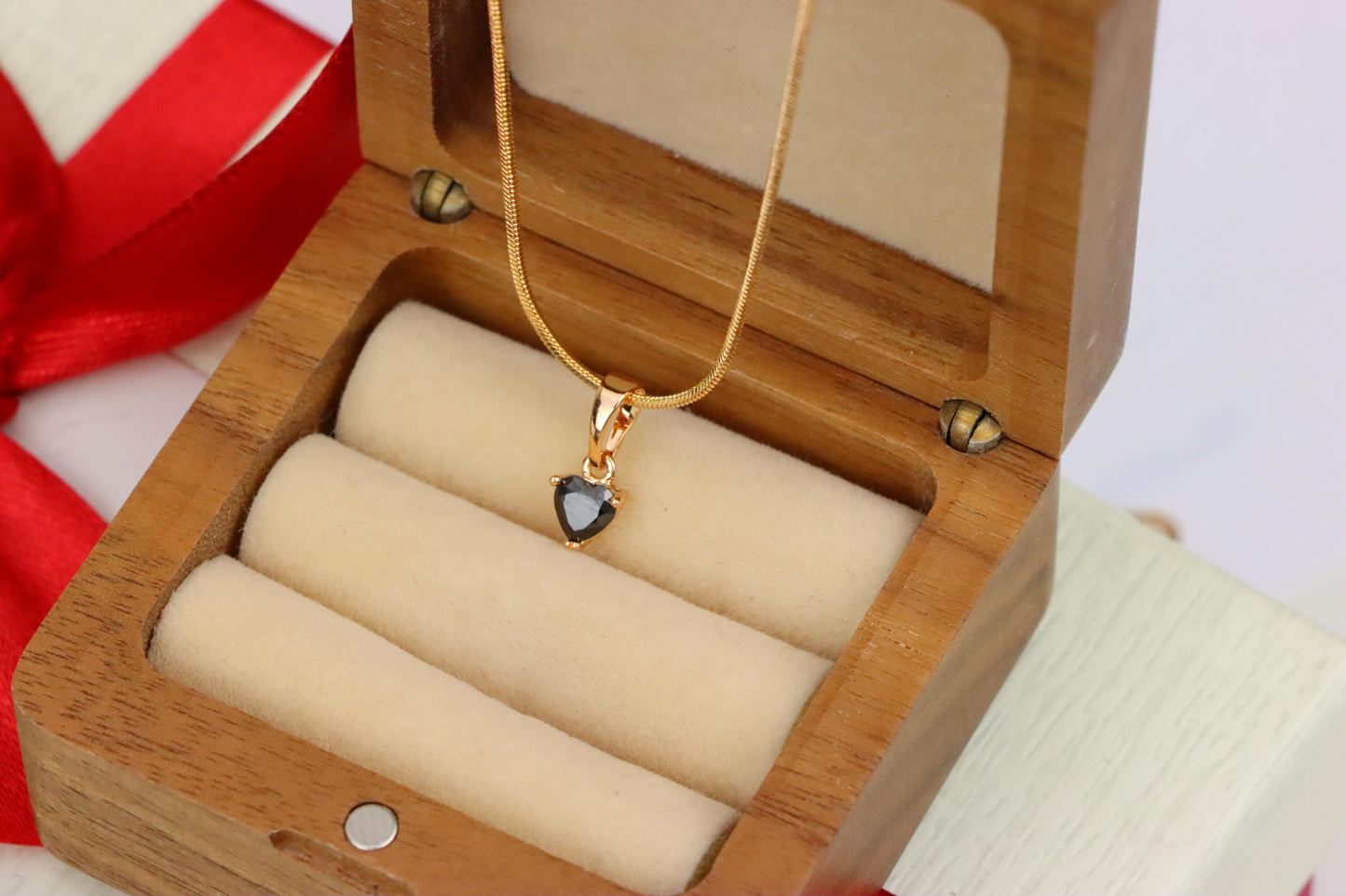 Mini Heart-Shaped Black Pendant in Gold Plated Brass, XPPT1303 (2130-8)