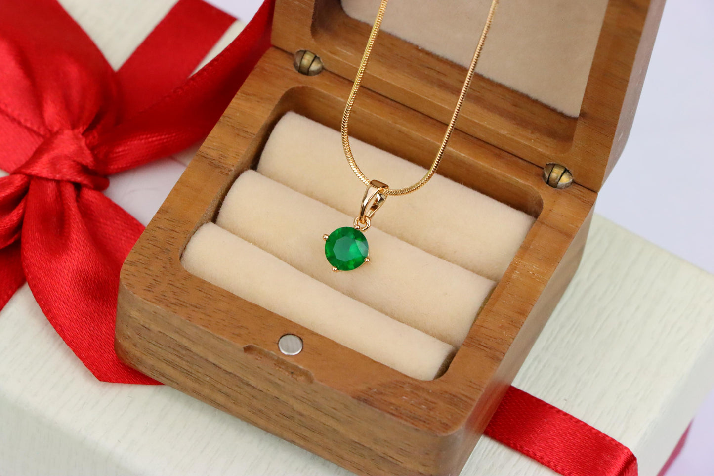 Round Green Stone Pendant in Gold Plated Brass – Minimalist Elegance, XPPT1757 (2152-3)