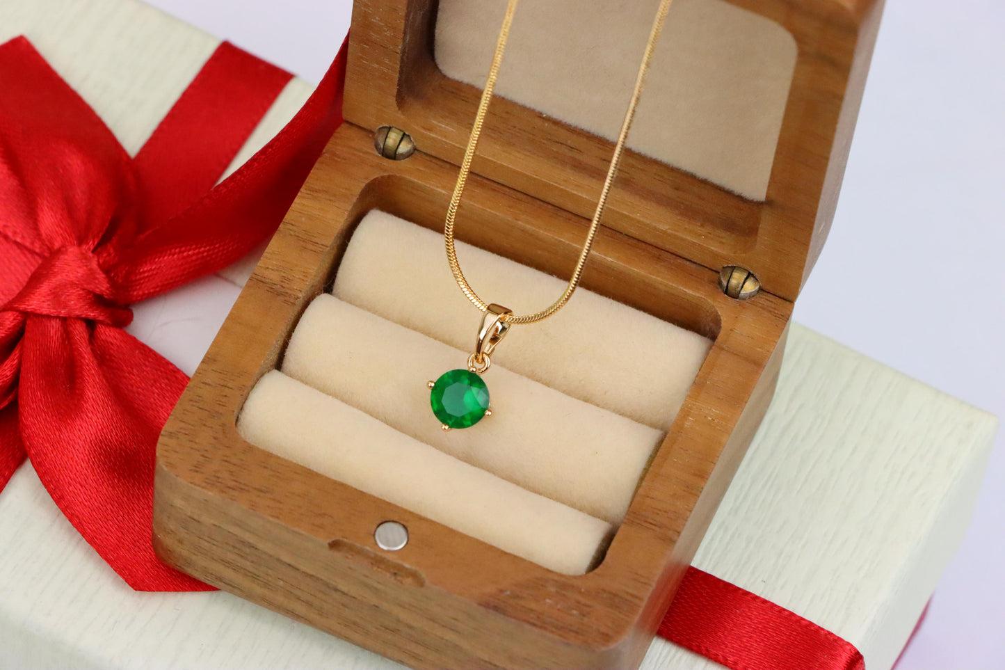 Round Green Stone Pendant in Gold Plated Brass – Minimalist Elegance, XPPT1757 (2152-3)