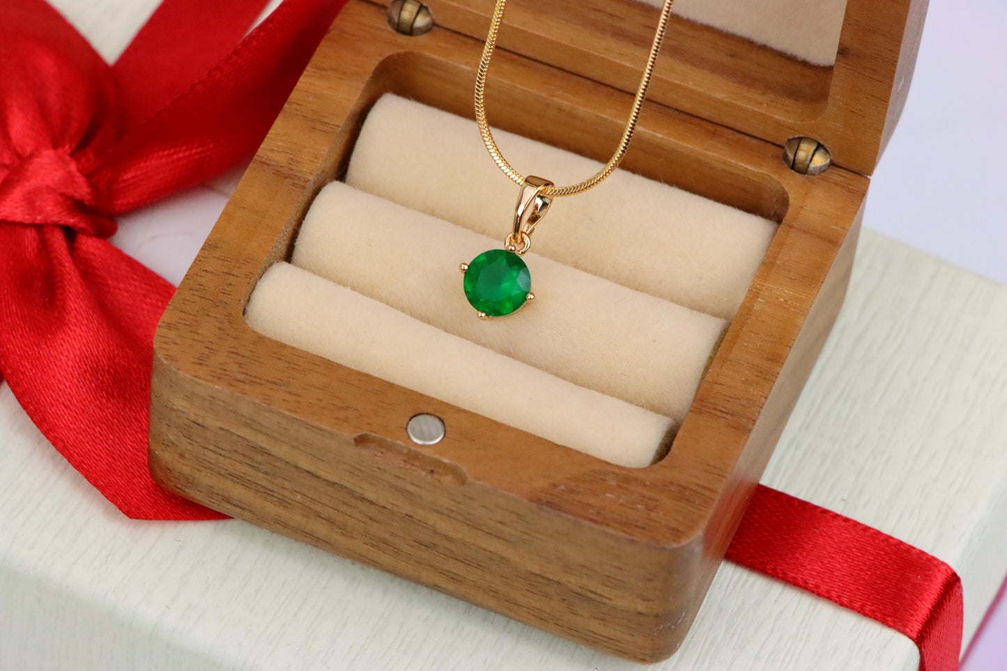 Round Green Stone Pendant in Gold Plated Brass – Minimalist Elegance, XPPT1757 (2152-3)