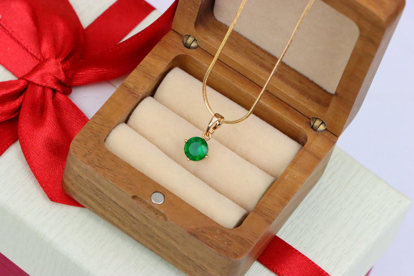 Round Green Stone Pendant in Gold Plated Brass – Minimalist Elegance, XPPT1757 (2152-3)