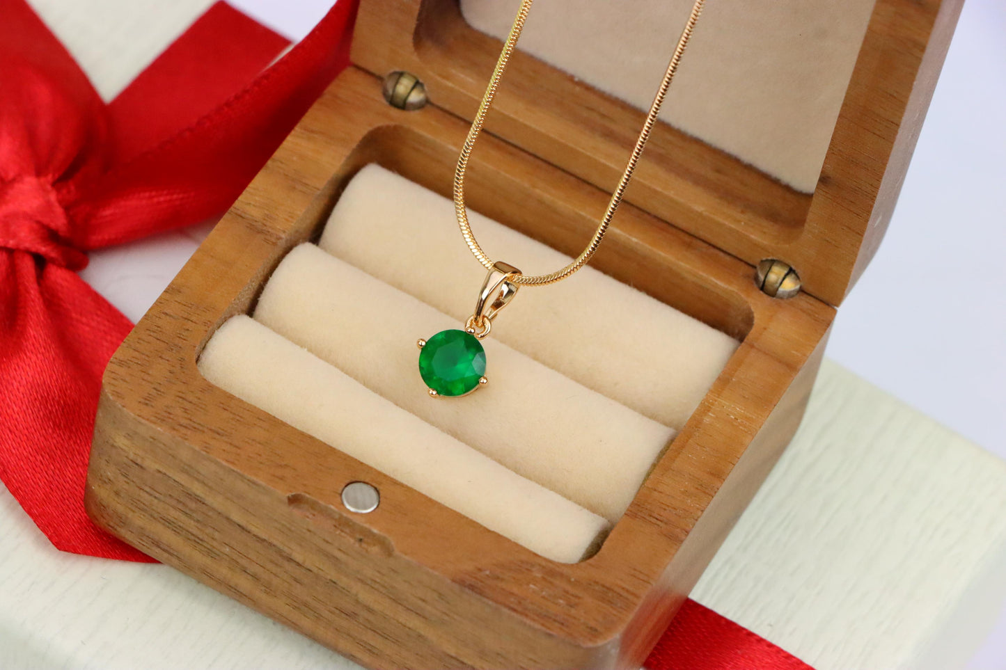 Round Green Stone Pendant in Gold Plated Brass – Minimalist Elegance, XPPT1757 (2152-3)