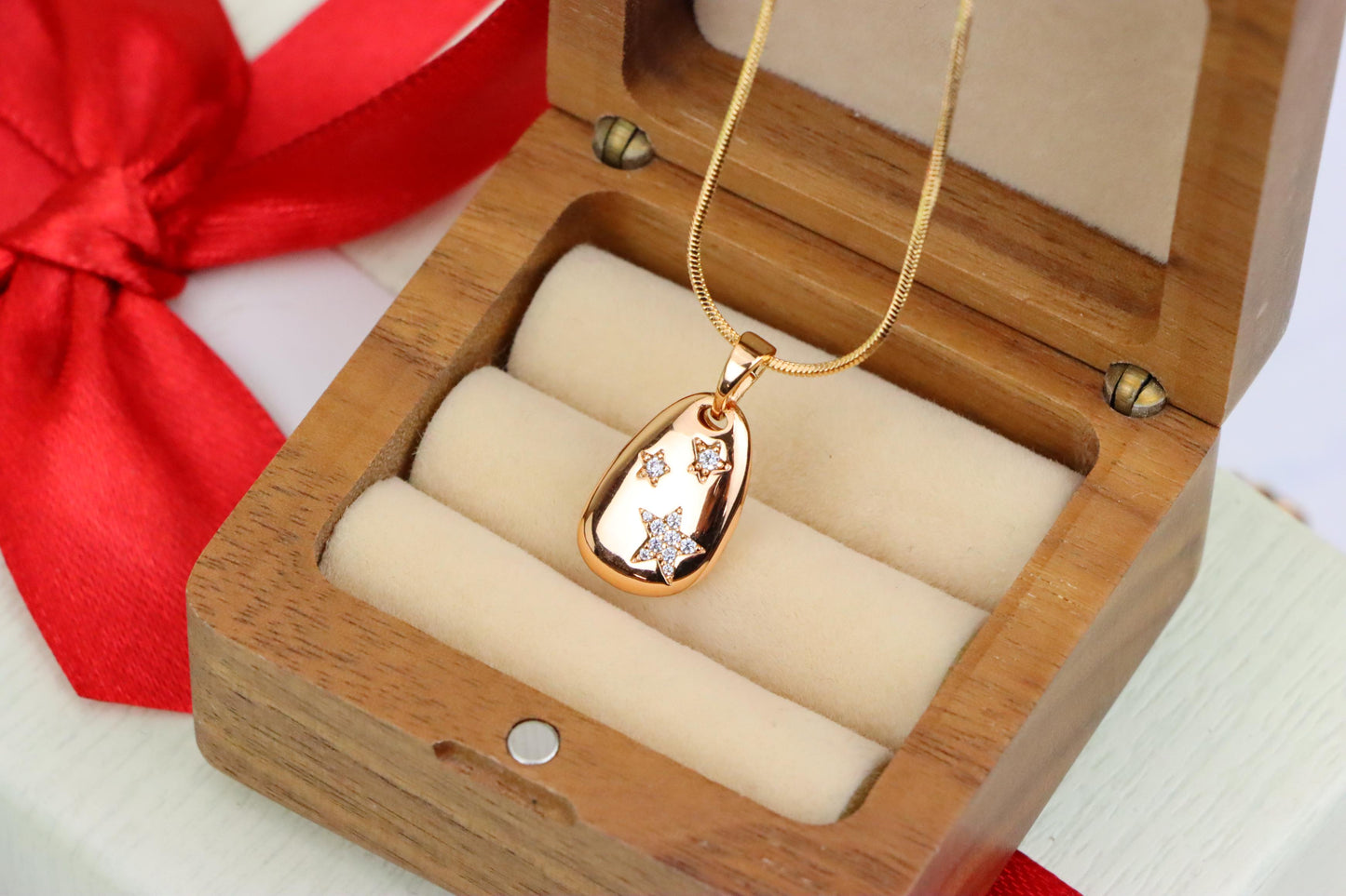 Rose Gold Oval Pendant with Star Design, XPPT1310 (2131-3)