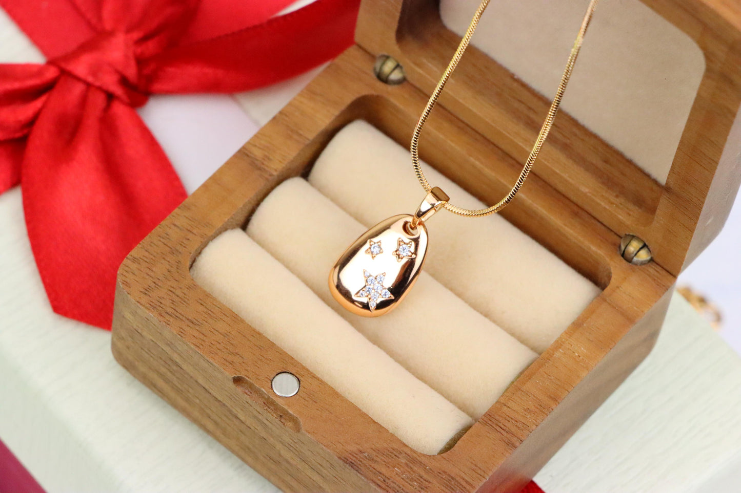 Rose Gold Oval Pendant with Star Design, XPPT1310 (2131-3)