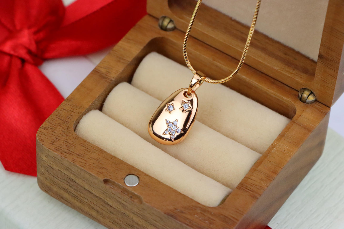 Rose Gold Oval Pendant with Star Design, XPPT1310 (2131-3)