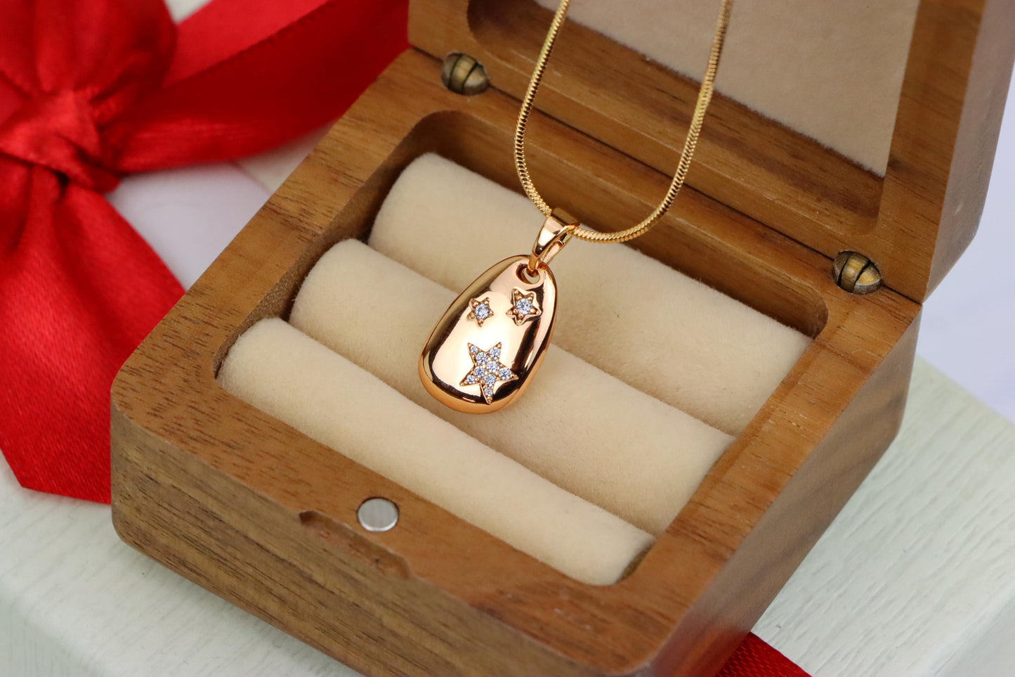 Rose Gold Oval Pendant with Star Design, XPPT1310 (2131-3)