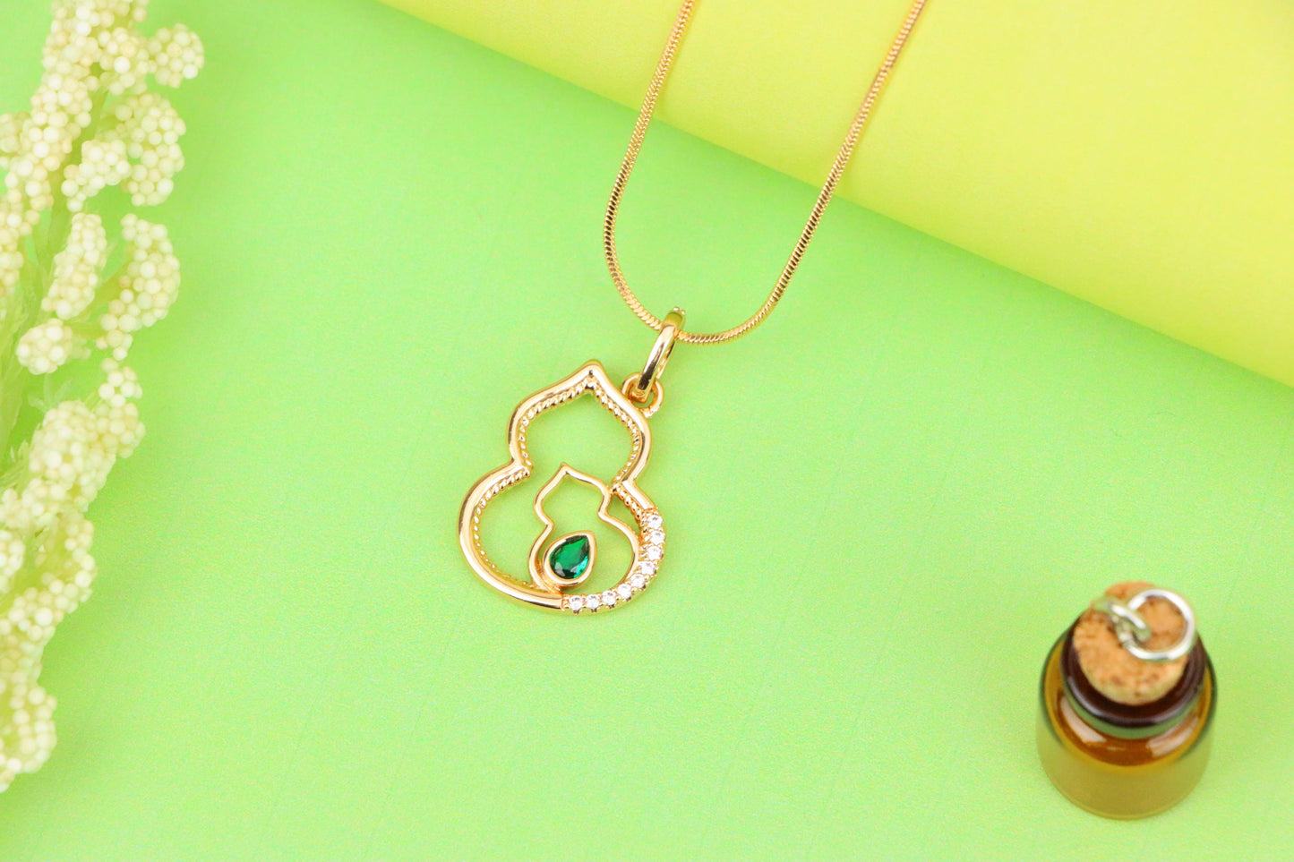 Rose Gold Mother & Child Outline Pendant with Green Stone, XPPT1311 (2131-4)