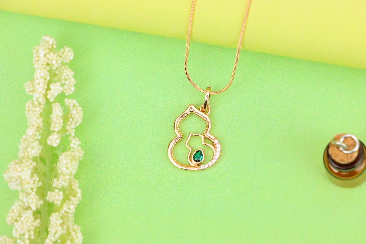 Rose Gold Mother & Child Outline Pendant with Green Stone, XPPT1311 (2131-4)