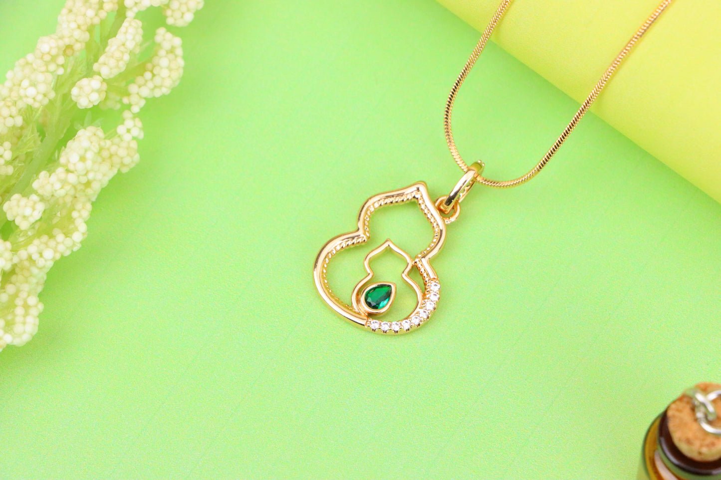 Rose Gold Mother & Child Outline Pendant with Green Stone, XPPT1311 (2131-4)