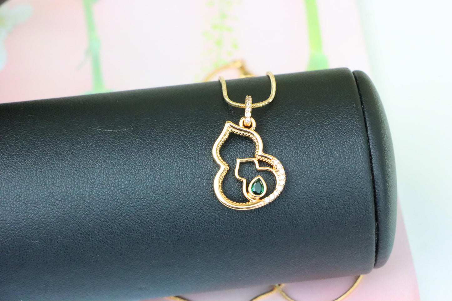 Rose Gold Mother & Child Outline Pendant with Green Stone, XPPT1311 (2131-4)