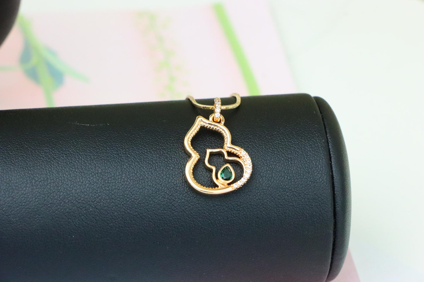 Rose Gold Mother & Child Outline Pendant with Green Stone, XPPT1311 (2131-4)