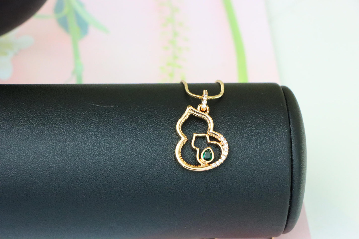 Rose Gold Mother & Child Outline Pendant with Green Stone, XPPT1311 (2131-4)