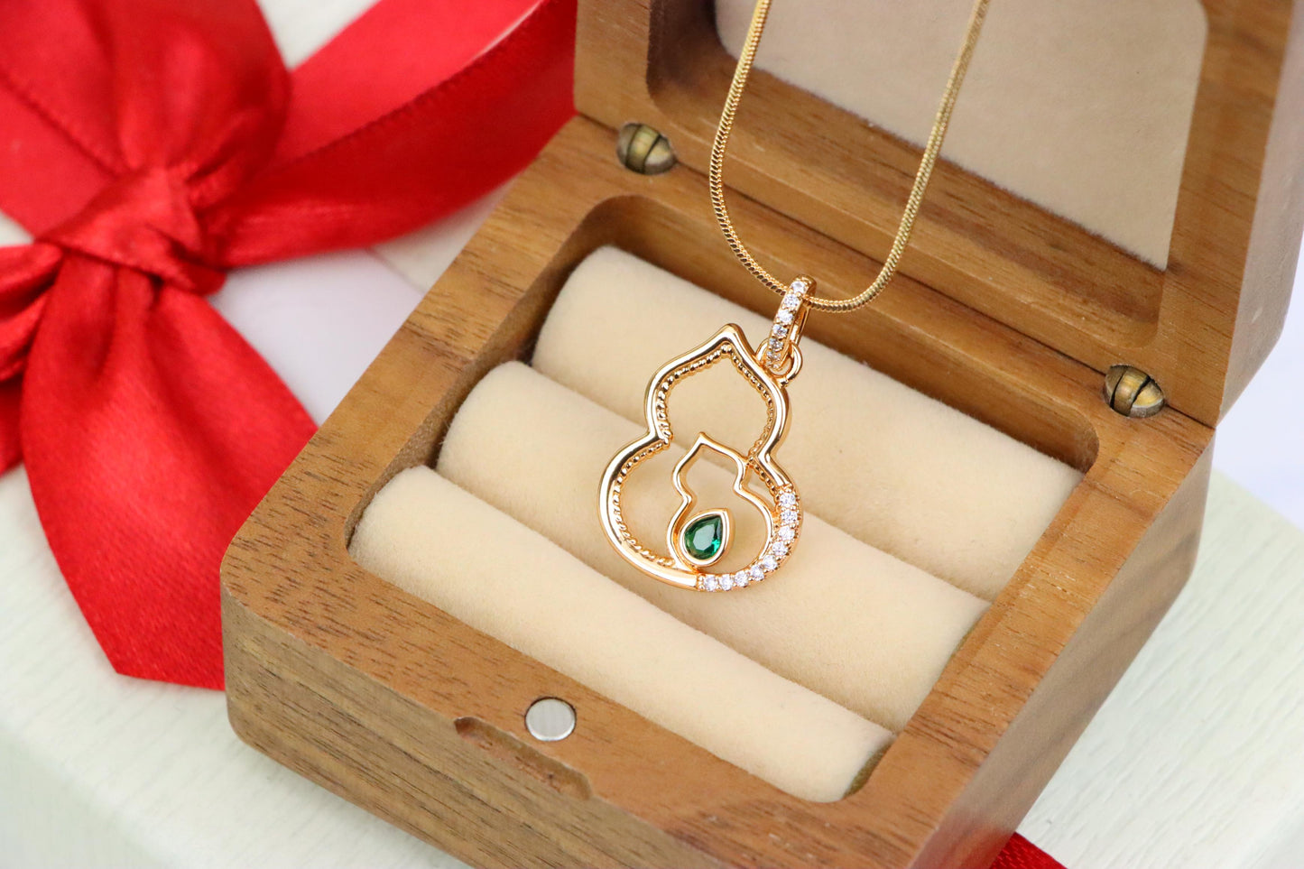 Rose Gold Mother & Child Outline Pendant with Green Stone, XPPT1311 (2131-4)