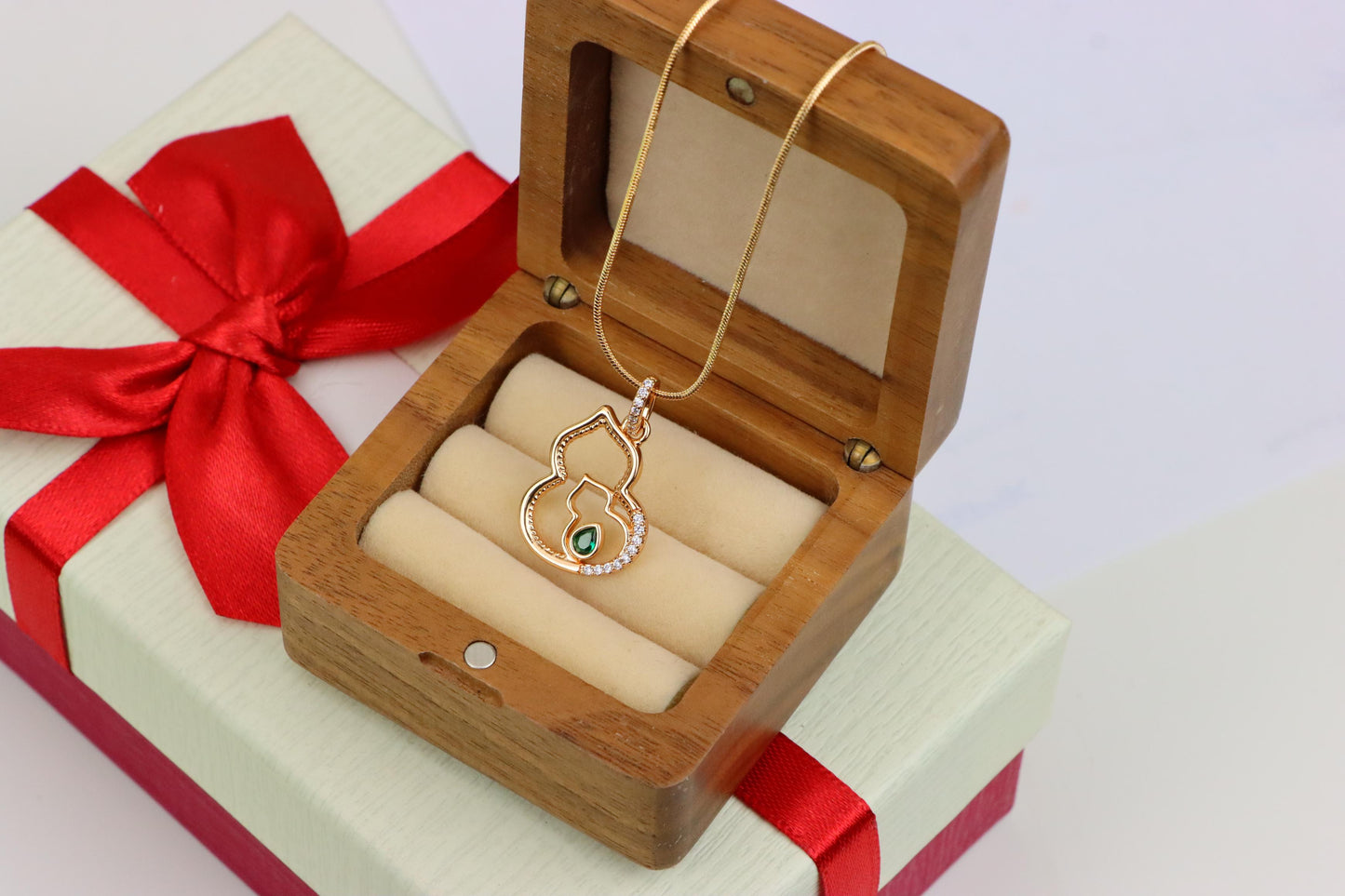 Rose Gold Mother & Child Outline Pendant with Green Stone, XPPT1311 (2131-4)