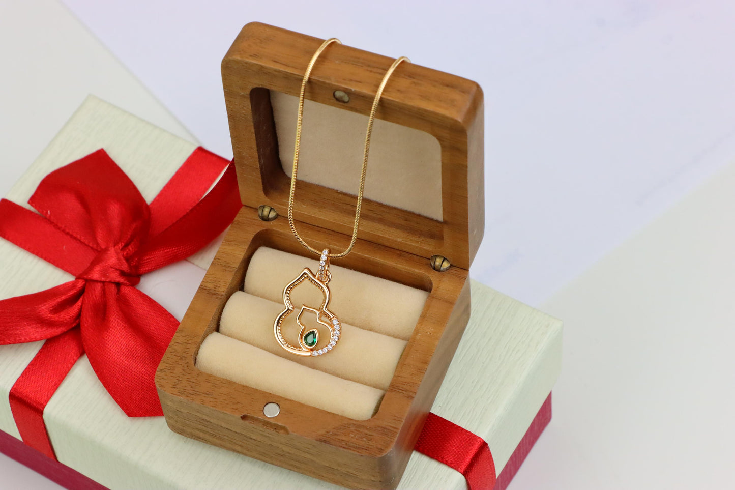 Rose Gold Mother & Child Outline Pendant with Green Stone, XPPT1311 (2131-4)