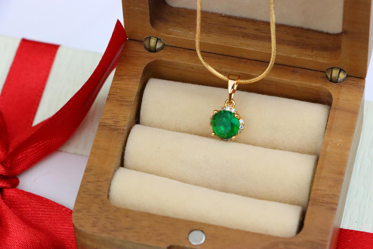 Round Green Gemstone Pendant in Rose Gold – Elegant & Versatile, XPPT1325 (2132-4)