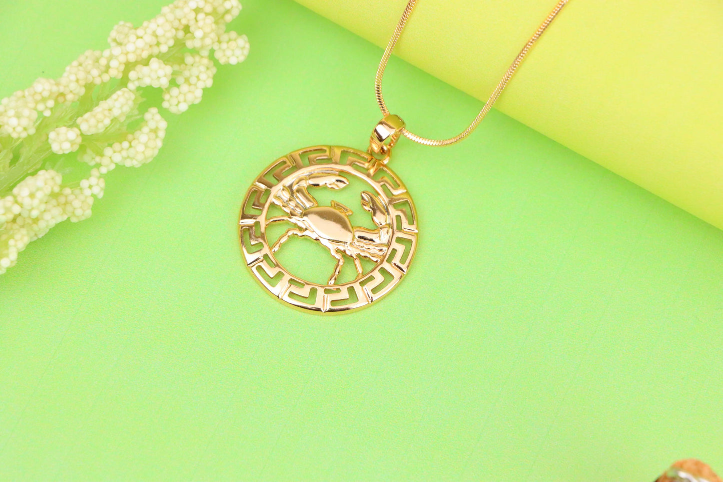 Crab Zodiac Rose Gold Pendant in Round Cutout Frame Design, XPPT1331 (2132-7)