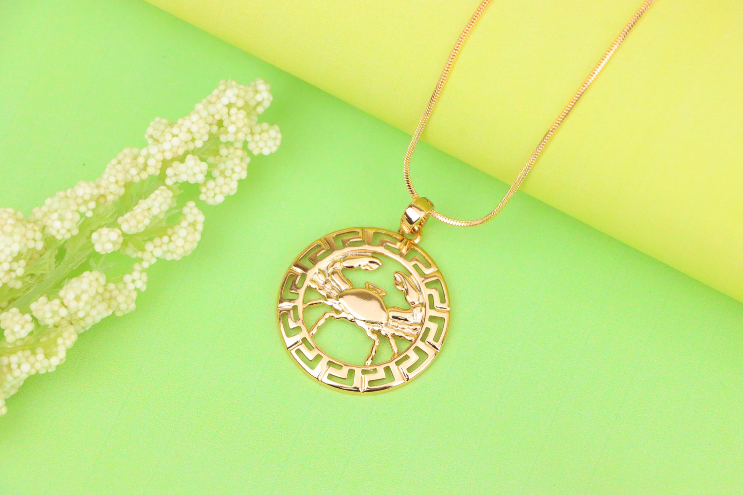 Crab Zodiac Rose Gold Pendant in Round Cutout Frame Design, XPPT1331 (2132-7)