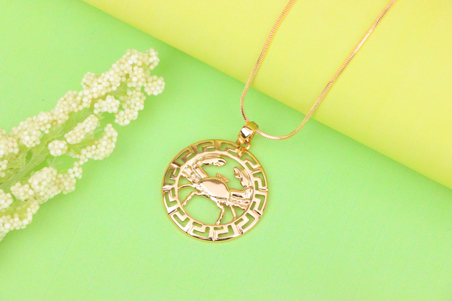 Crab Zodiac Rose Gold Pendant in Round Cutout Frame Design, XPPT1331 (2132-7)