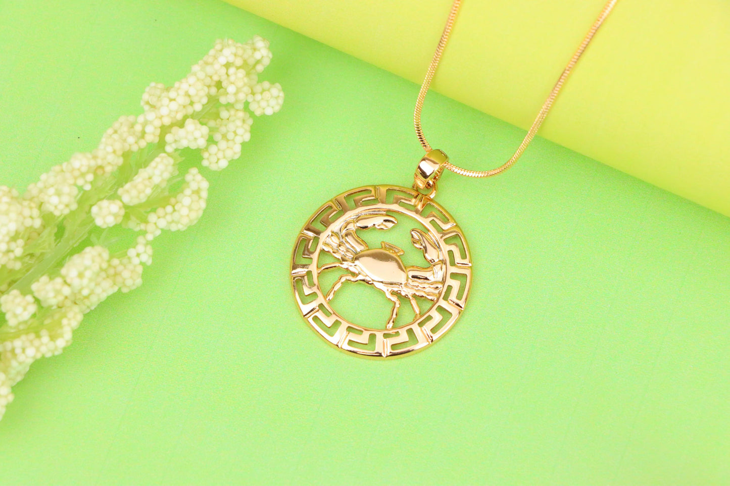 Crab Zodiac Rose Gold Pendant in Round Cutout Frame Design, XPPT1331 (2132-7)