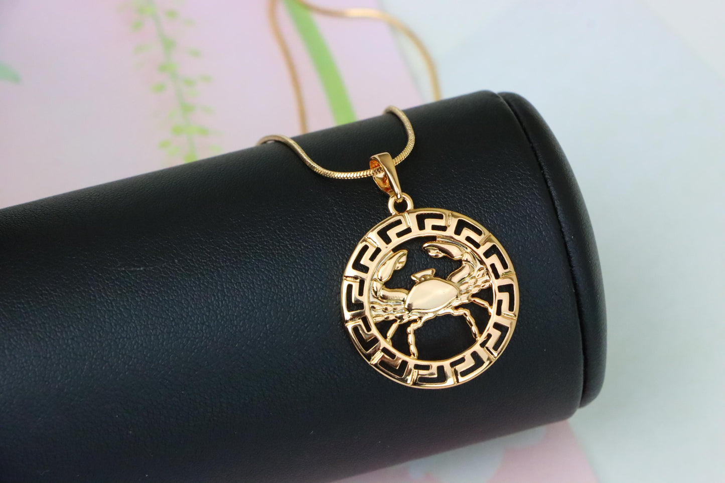 Crab Zodiac Rose Gold Pendant in Round Cutout Frame Design, XPPT1331 (2132-7)