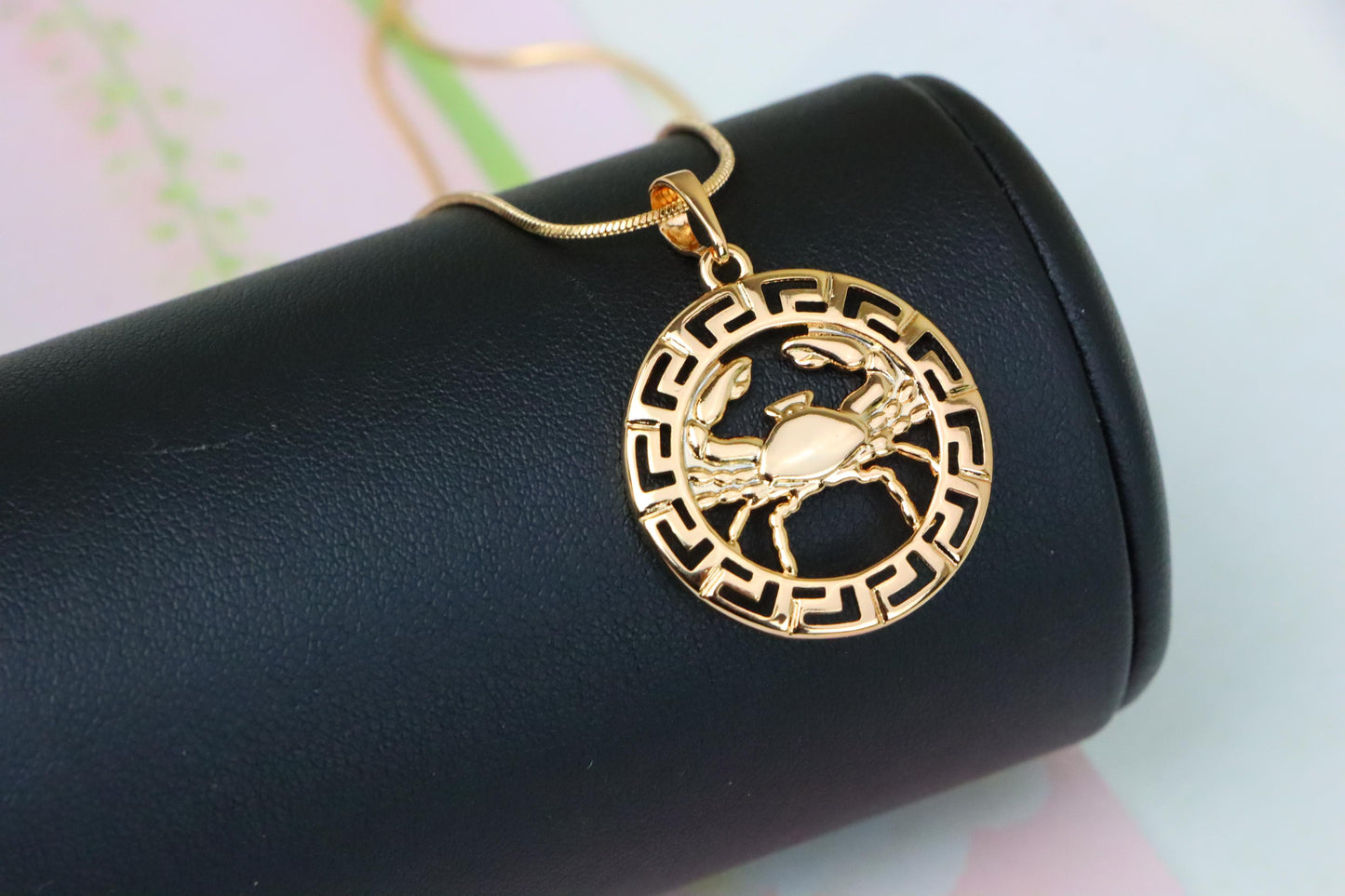 Crab Zodiac Rose Gold Pendant in Round Cutout Frame Design, XPPT1331 (2132-7)