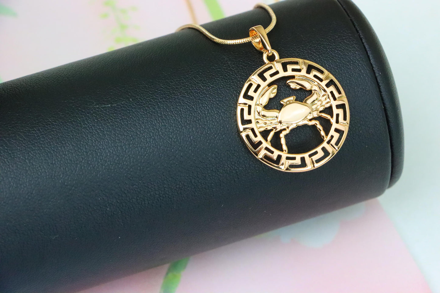 Crab Zodiac Rose Gold Pendant in Round Cutout Frame Design, XPPT1331 (2132-7)