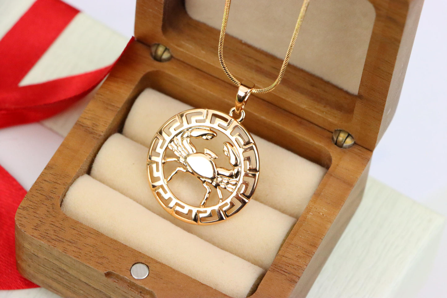 Crab Zodiac Rose Gold Pendant in Round Cutout Frame Design, XPPT1331 (2132-7)