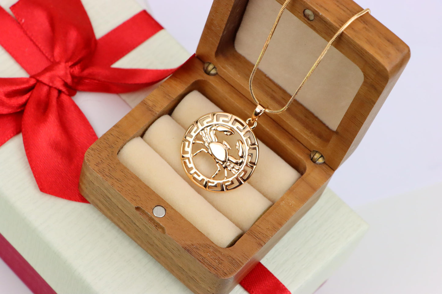 Crab Zodiac Rose Gold Pendant in Round Cutout Frame Design, XPPT1331 (2132-7)