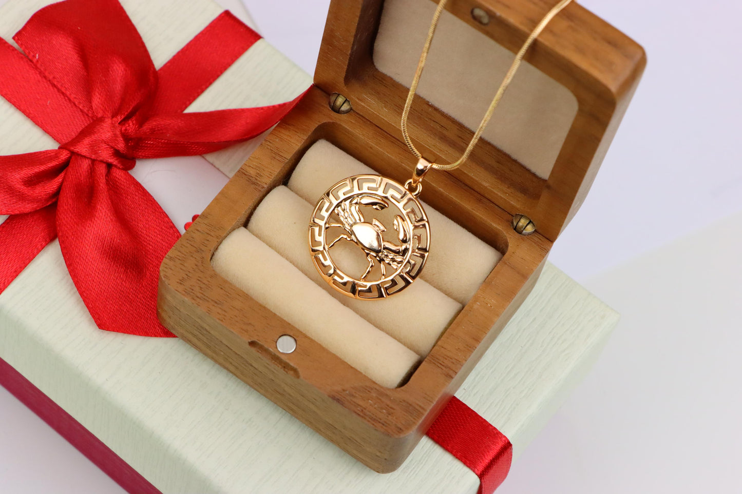 Crab Zodiac Rose Gold Pendant in Round Cutout Frame Design, XPPT1331 (2132-7)