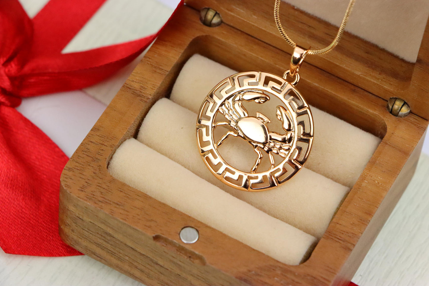 Crab Zodiac Rose Gold Pendant in Round Cutout Frame Design, XPPT1331 (2132-7)