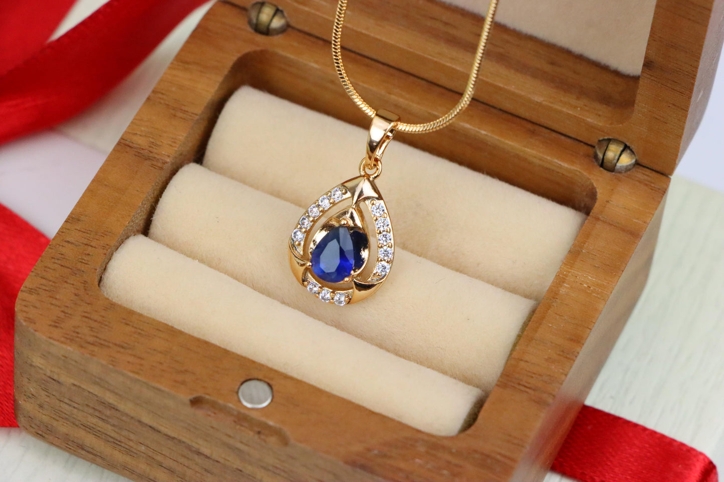 Blue Pear-Shaped Pendant with Sparkling Stone Accents – Elegant Look,XPPT1801 (2153-2)