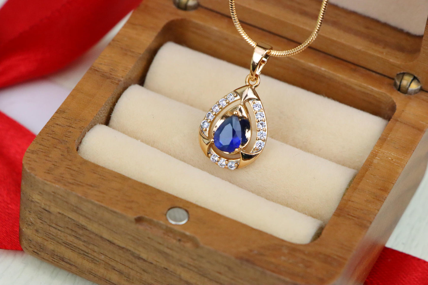 Blue Pear-Shaped Pendant with Sparkling Stone Accents – Elegant Look,XPPT1801 (2153-2)