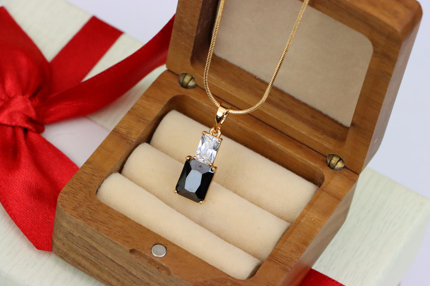 Classic Black Pendant in Gold Plated Finish – Timeless Everyday Charm, XPPT1806 (2153-3)