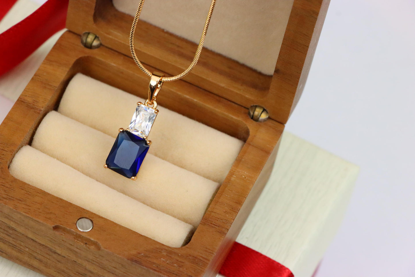 Royal Blue Pendant with Gold-Plated Finish – Elegant Sparkle Charm, XPPT1807 (2153-3)