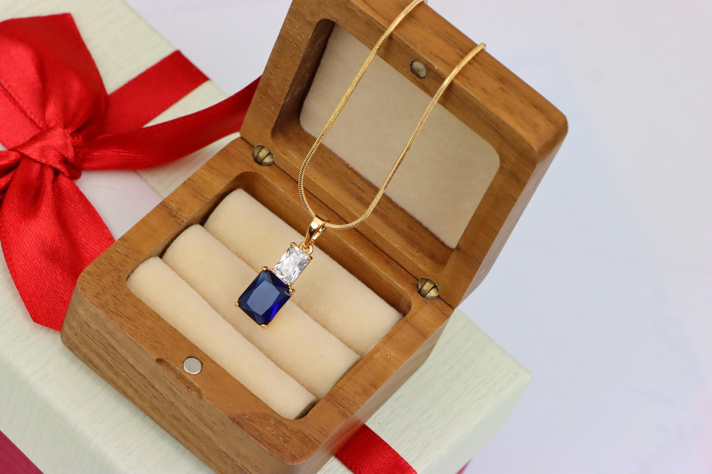 Royal Blue Pendant with Gold-Plated Finish – Elegant Sparkle Charm, XPPT1807 (2153-3)