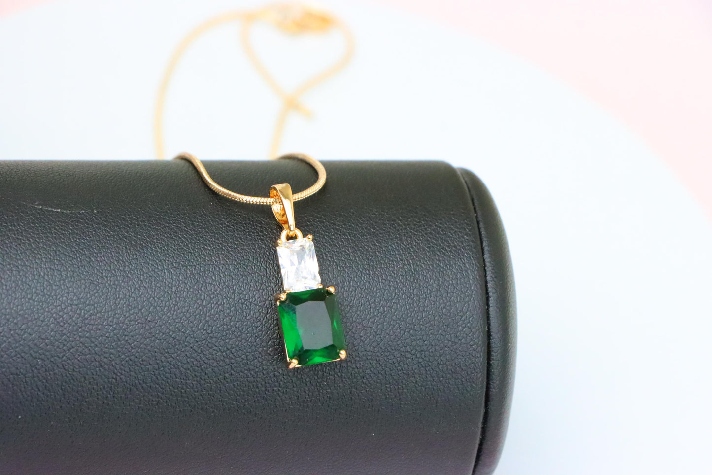Emerald Green Pendant in Gold-Plated Brass – Sophisticated Radiance, XPPT1811 (2153-3)