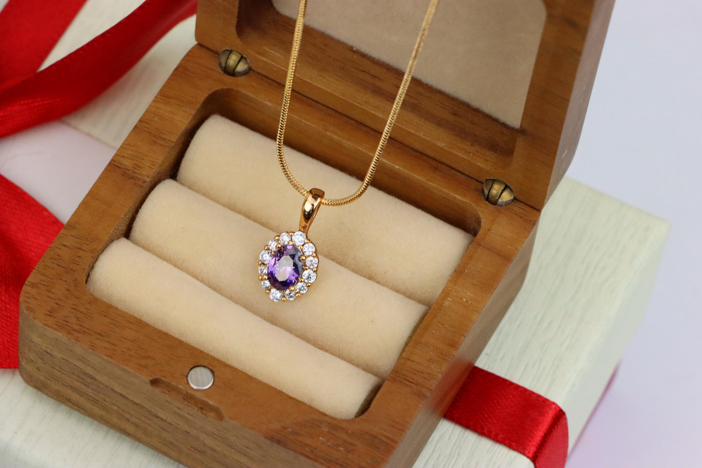 Purple Oval Pendant with Halo in Gold-Plated Brass – Delicate Glamour, XPPT1816 (2153-4)